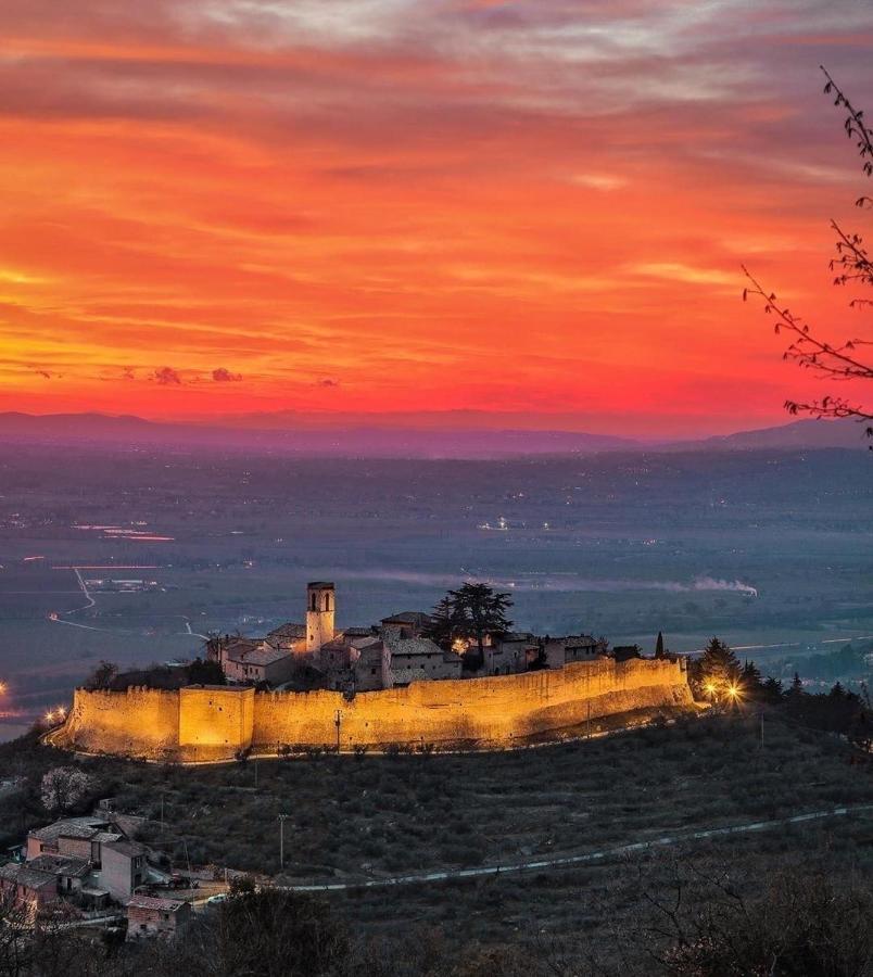 Il Castello Di Campello Lejlighedshotel Campello sul Clitunno Eksteriør billede