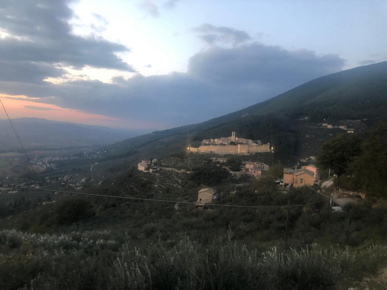 Il Castello Di Campello Lejlighedshotel Campello sul Clitunno Eksteriør billede
