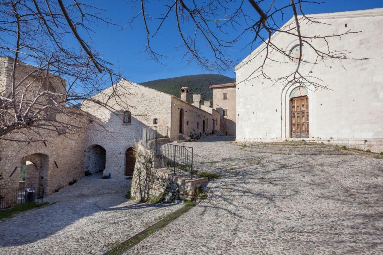 Il Castello Di Campello Lejlighedshotel Campello sul Clitunno Eksteriør billede
