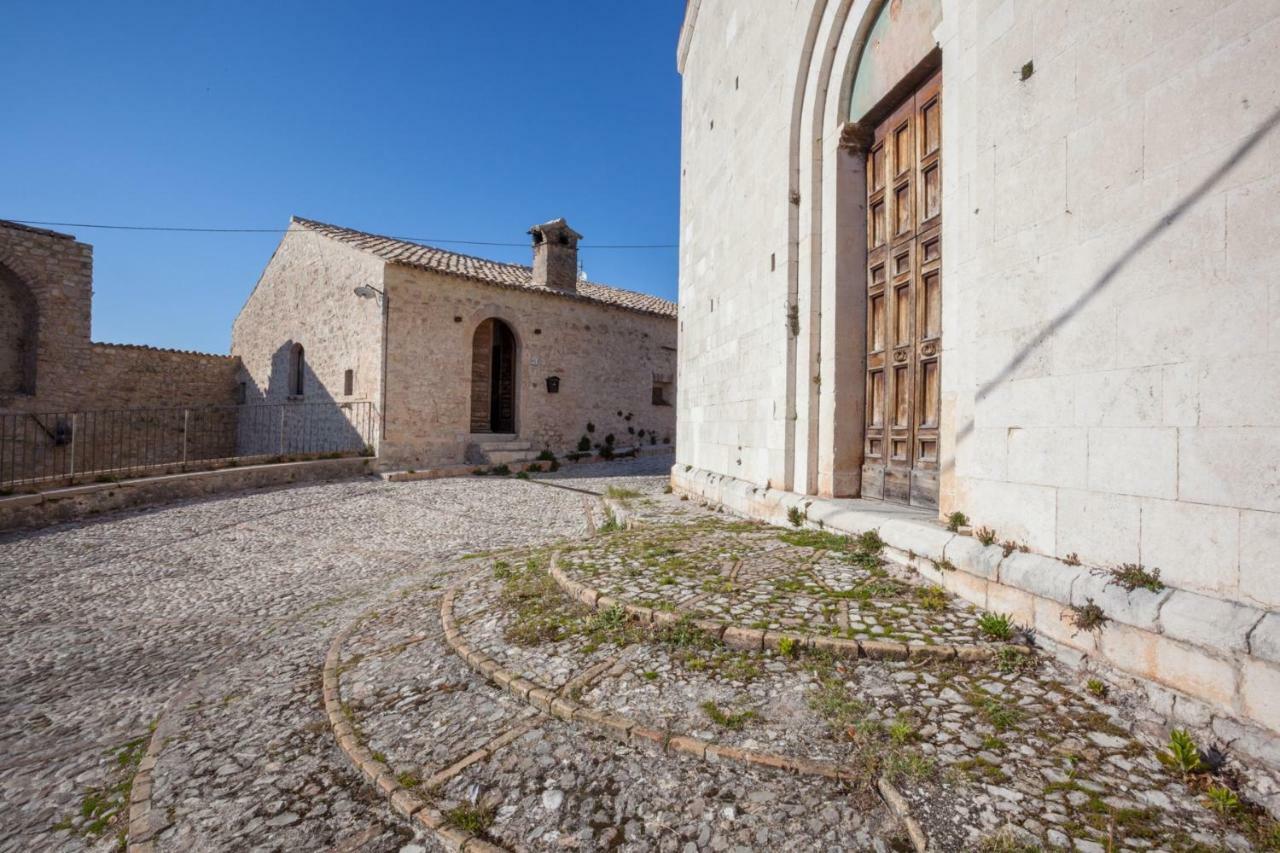 Il Castello Di Campello Lejlighedshotel Campello sul Clitunno Eksteriør billede