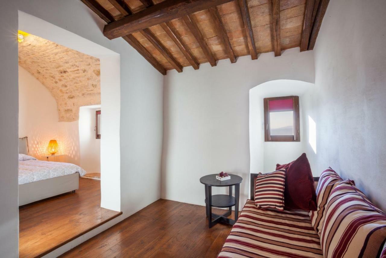 Il Castello Di Campello Lejlighedshotel Campello sul Clitunno Eksteriør billede